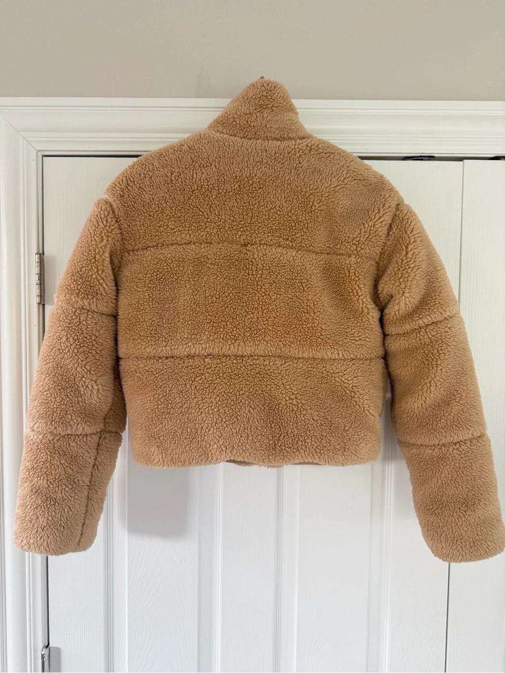 ALO Yoga Tan Sherpa Cropped Puffer Jacket - Picture 3 of 8